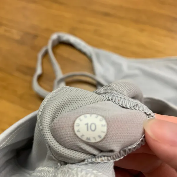 Lululemon Energy Long Line Yoga Bra Womens‎ Size 10 Gray Criss Cross Back Design - Image 4