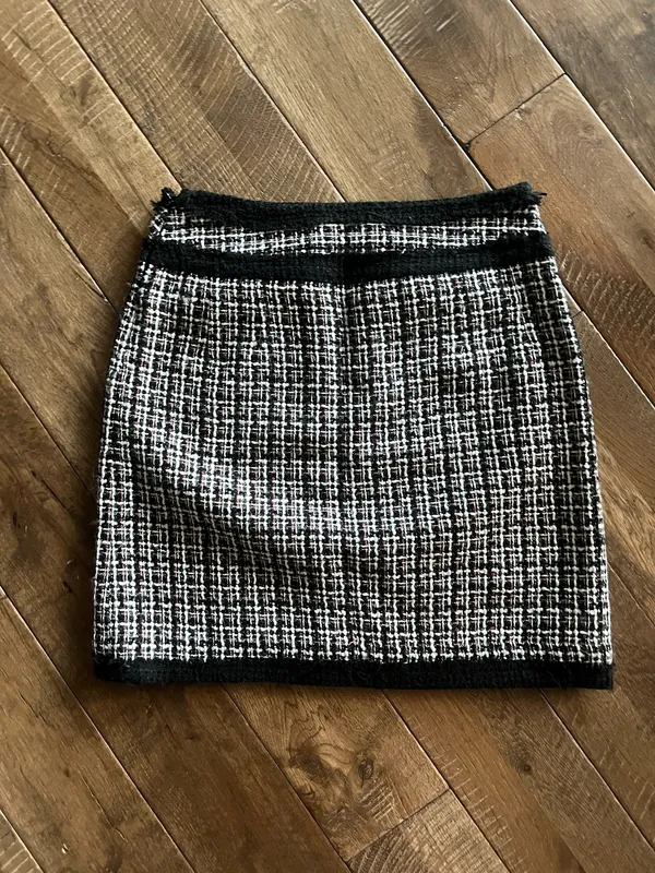 White House Black Market Skirt - Image 4