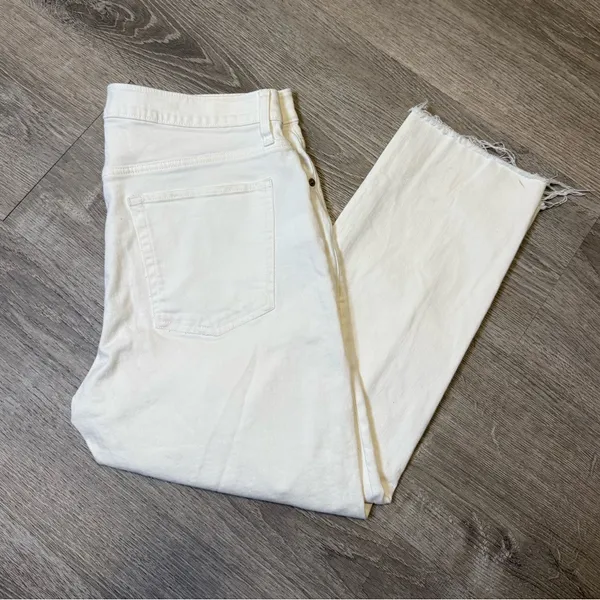 •GAP• UNIVERSAL SLIM BOYFRIEND JEANS - Image 3