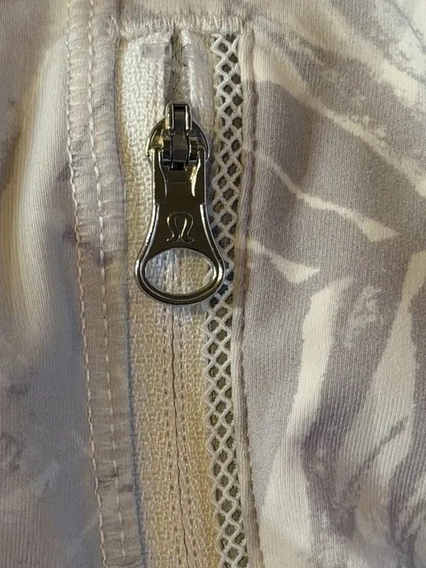 Lululemon Inspire Tight II Mesh Palm Camo White Nimbus 10 Zip Pocket Crop Yoga - Image 3