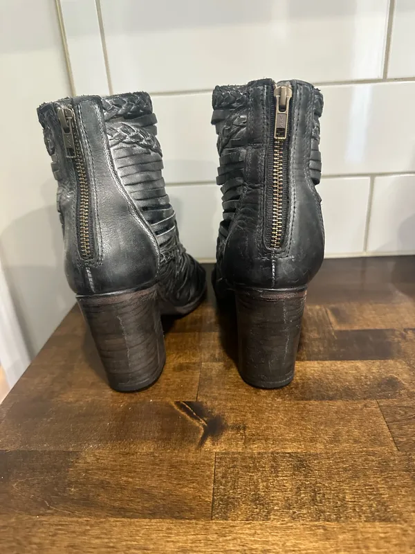 Freebird by Steven Booties. Black size 8.  - Image 5