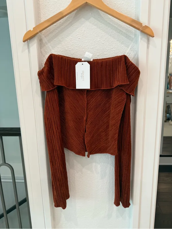 Le Lis Rust Ribbed Velvet Off Shoulder Long Sleeve Top NWT Medium - Image 2