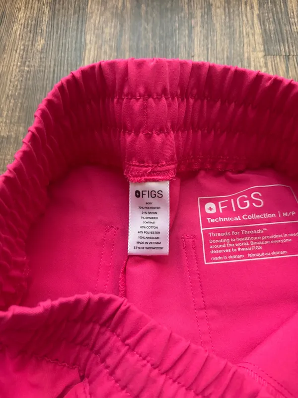 FIGS Women’s Shocking Pink Zamora Ruched Jogger Scrub Pants - Size M Petite - Image 4