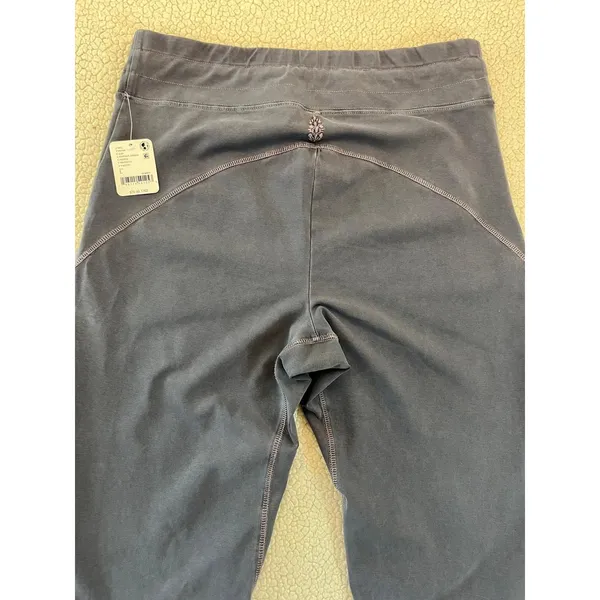 Free people Movement New Flow Flares Women's large - Image 12