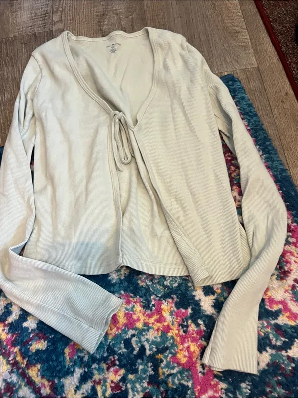 Brandy Melville Light Sage Tie-Front Long Sleeve Top - Women - Image 4