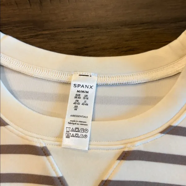 New with Tags Spanx Air Essentials Striped Crew Sz M - Image 9