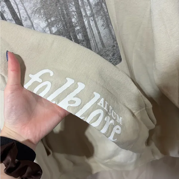 Taylor swift sweatshirt - Image 2
