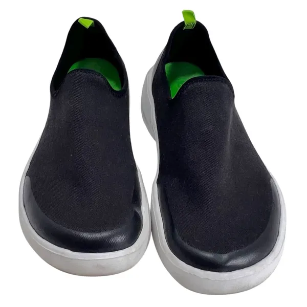 OOFOS OOmg eeZee Low Shoe in Black/White Black Size 8 - Image 9