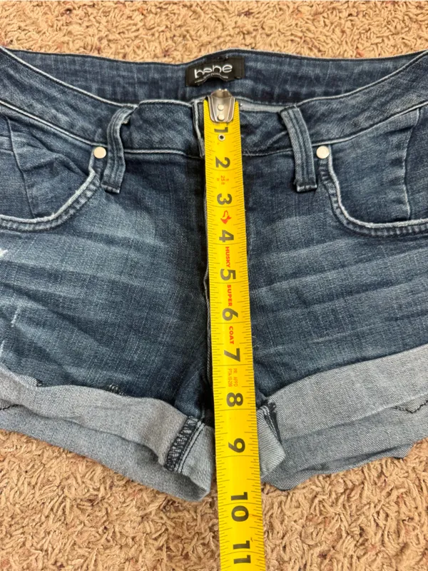Bebe Dark Blue Rolled Cuff Denim Shorts size 26 - Image 4