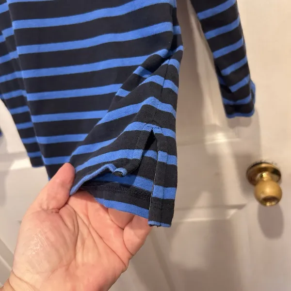 Ann‎ Taylor Woman's Navy And Blue Stripe Shoulder Zip Cotton Tee Size Large - Image 4