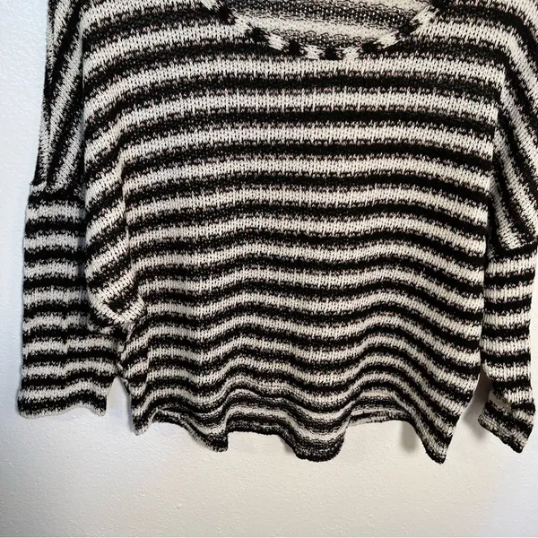 Teenbell Women's Oversized Knit Top White Black Metallic Rose Gold Stripes Round - Image 3