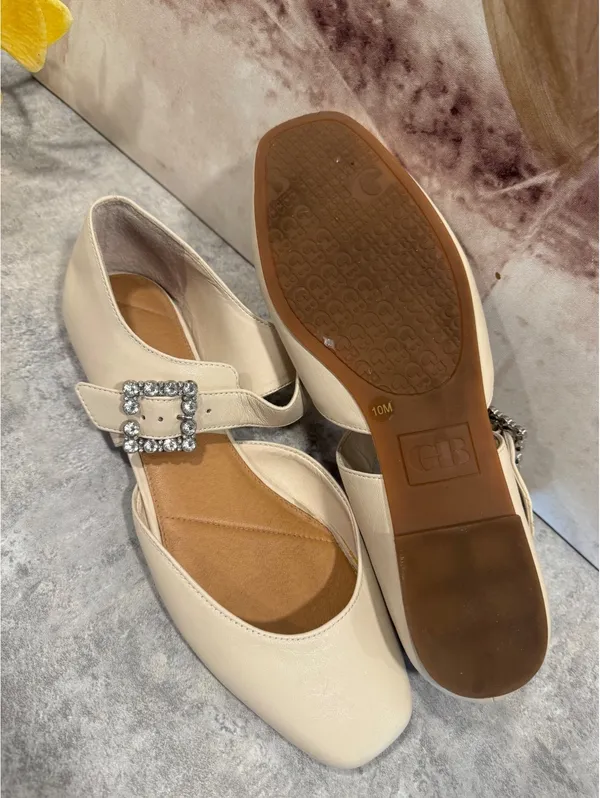 GB Mary Jane ballet flats, ivory low heels, Size 10 - Image 5