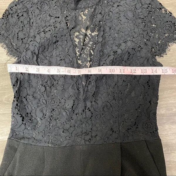 Dynamite Black Lace V Neck Jumpsuit Cap Sleeve Pockets Small - Image 5