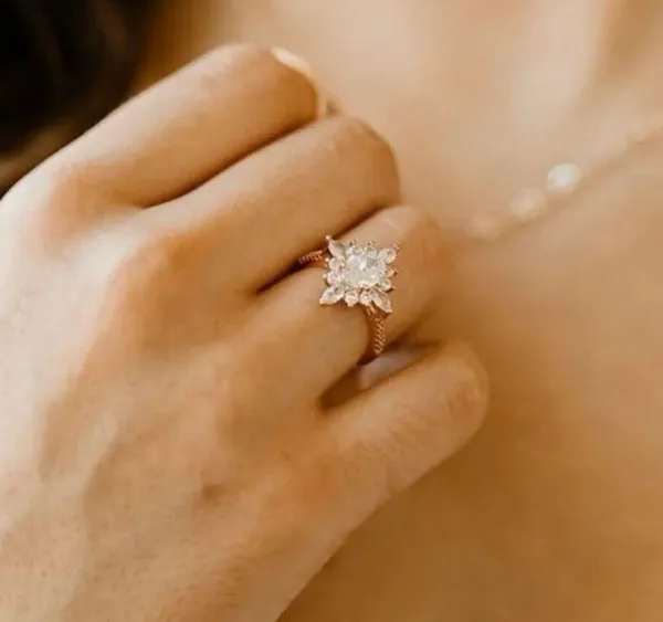 Gorgeous Vintage Cluster Ring, Oval, Marquise & Round Cut New size 9 women’s - Image 5