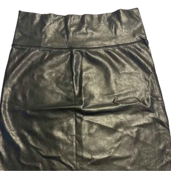 Wilfred Aritzia Faux Leather Skirt Size Medium - Image 3