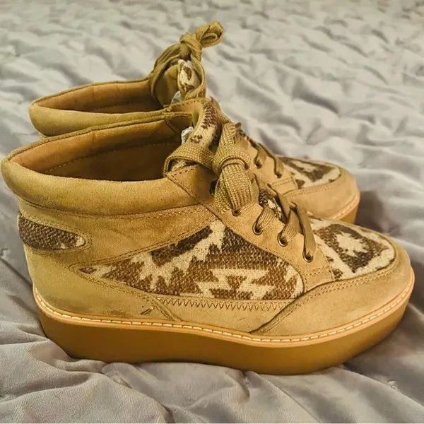 ZODIAC Siona Faux Suede Platform Booties Southwestern Print Elmwood Tan 7.5 NEW - Image 4
