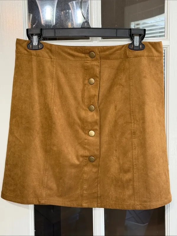 XHILARATION Snap-Front Faux Suede A-Line Mini Skirt in Camel Size Medium - Image 5