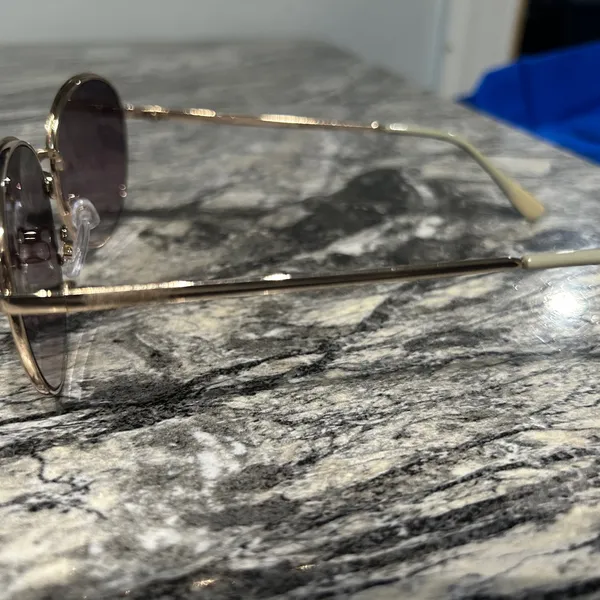 Chic Green and Gold Sunglasses - Image 5