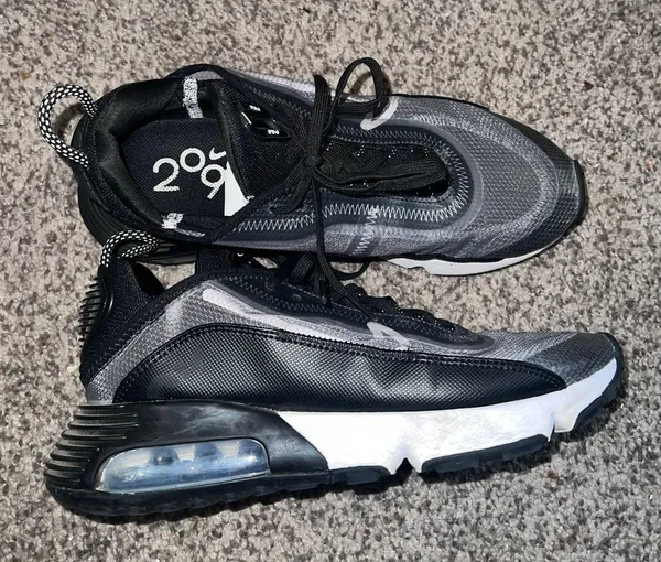 Air Max 2090 Shoes Women’s 8.5 - Image 2
