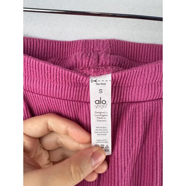 Women’s Alo Yoga Small Mauvish Pink Ribbed Pants - Image 5
