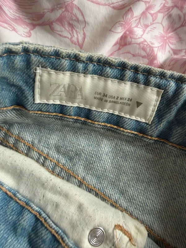 Zara mini denim shorts - Image 3
