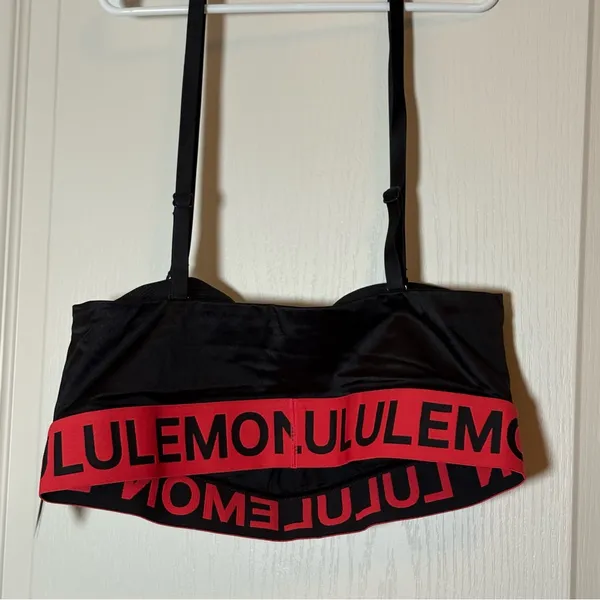 Lululemon Satin Shine Logo Train Bra Light Support, A/B Cup. Color Black/Red - Image 3