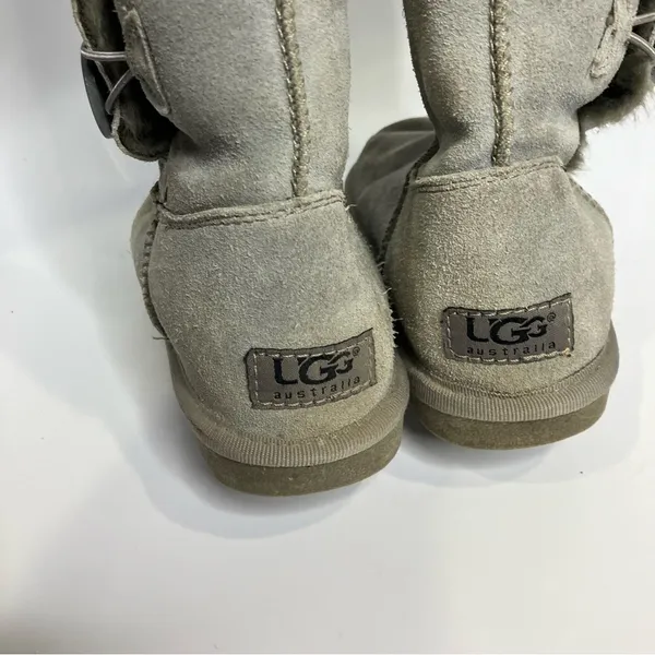 UGG Bailey triple button shearling boots size‎ 7 - Image 7