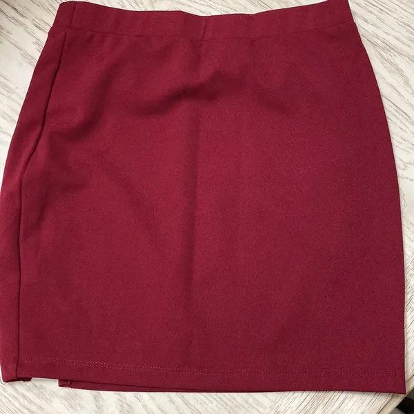 SheIn Burgundy mini skirt - Image 4