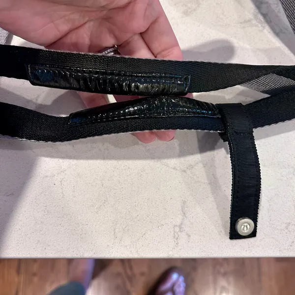Lululemon Athletica Black and Grey Gym or Beach Tote - Image 4
