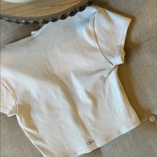 Alo Yoga White Ribbed Cropped Tee Savvy Short Sleeve Workout Tee Size Small - Image 7