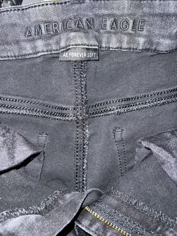 American Eagle ultrasoft ripped black skinny jean sz 10 Short - Image 8