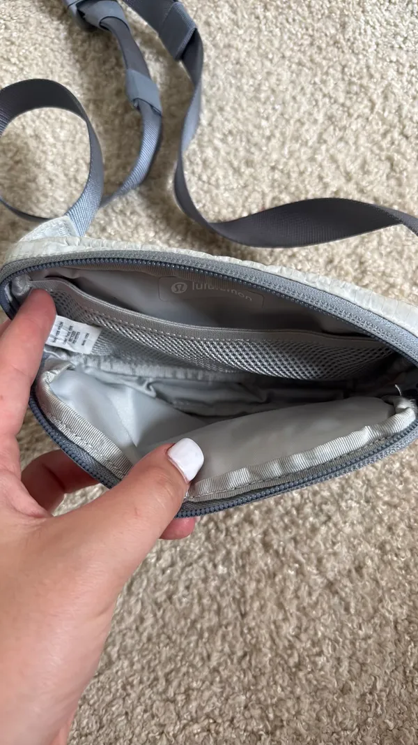 Lululemon Fanny Pack Crossbody grey - Image 4
