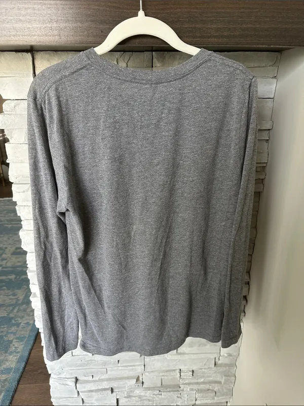 Gray 'Minnesota' Long Sleeve Graphic Tee Size M - Image 3
