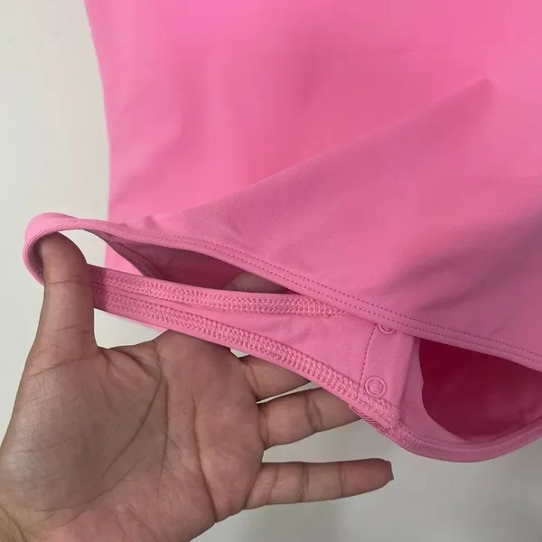 Aritzia Babaton Pink Square Neck Short Sleeve Bodysuit Large Women - Image 4