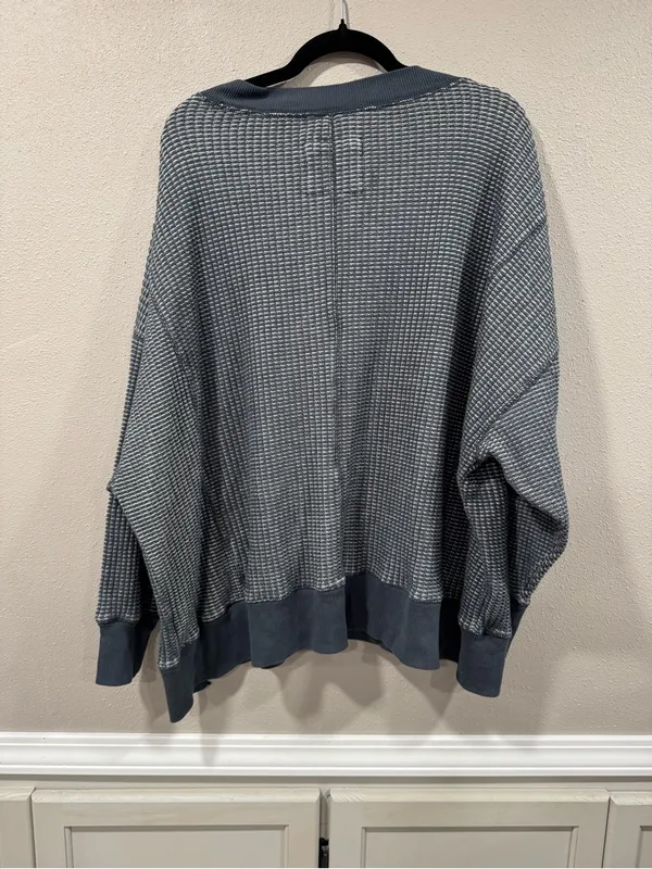 AE Big Hug V-Neck Waffle Navy Sweatshirt - Image 6