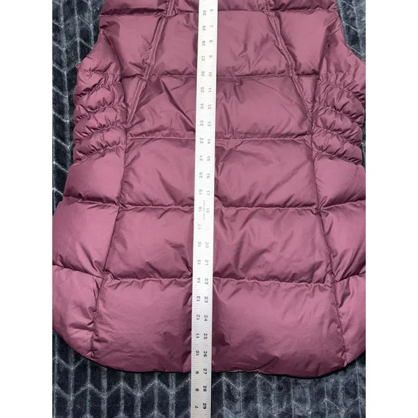 Athleta Women's Quilted Full Zip Downtown Vest Plum Size Medium - Image 9