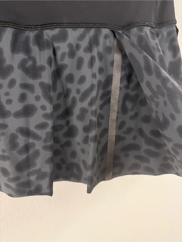 Lululemon Hit Your Stride Skirt – Animal Swirl Deep Coal Black – Size 6 – EUC - Image 5