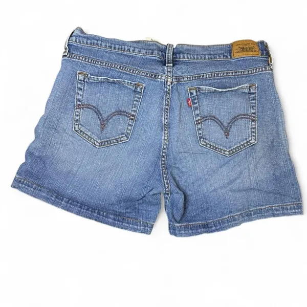 Levi’s Y2K Vintage blue Jean "mom" denim shorts with 5 pockets Size 14 - Image 2