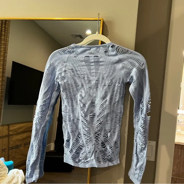 Alo Wanderer Yoga Long Sleeve Shirt - Image 3