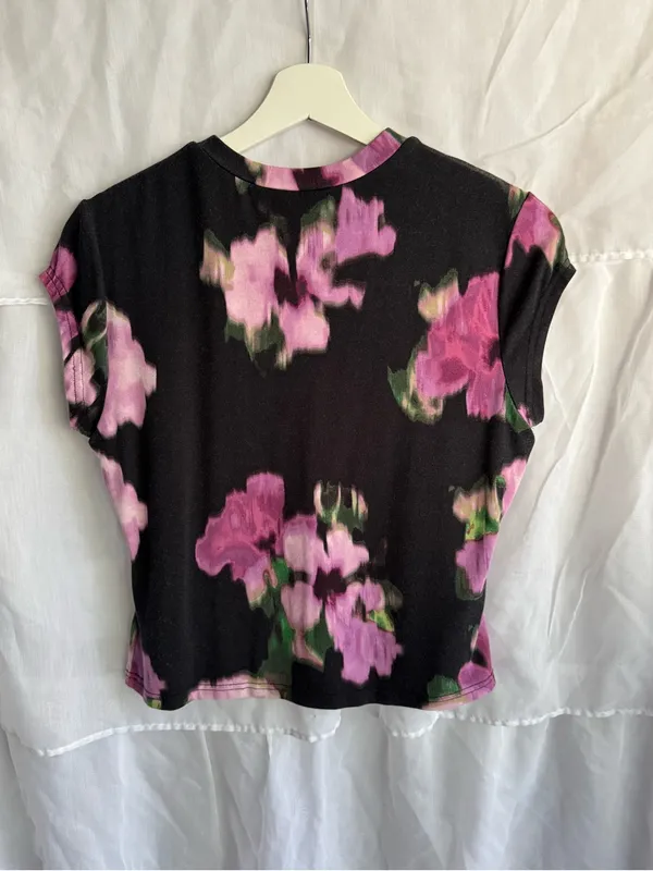 Nicole Miller Floral Cap Sleeve Top - Image 5