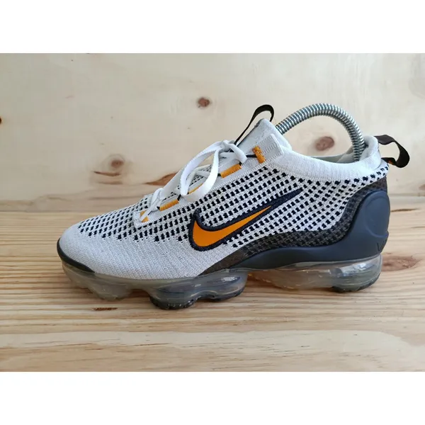 Nike Air VaporMax 2021 FK GS White Kumquat Orange DB1550-104 Size 6Y / Women 7.5 - Image 2
