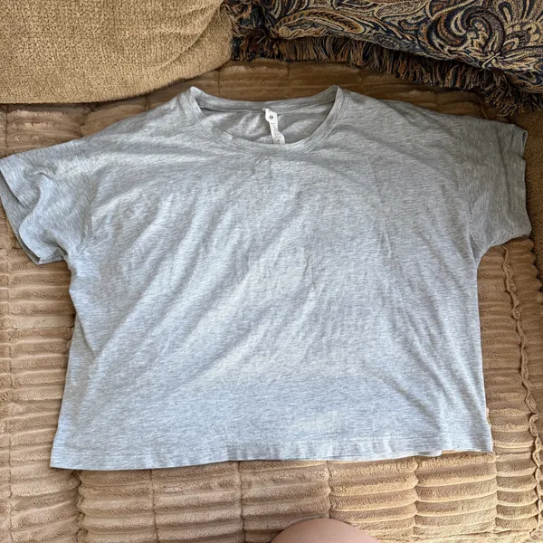 Lululemon Cates Grey Crop Tee Heather 10 - Image 2