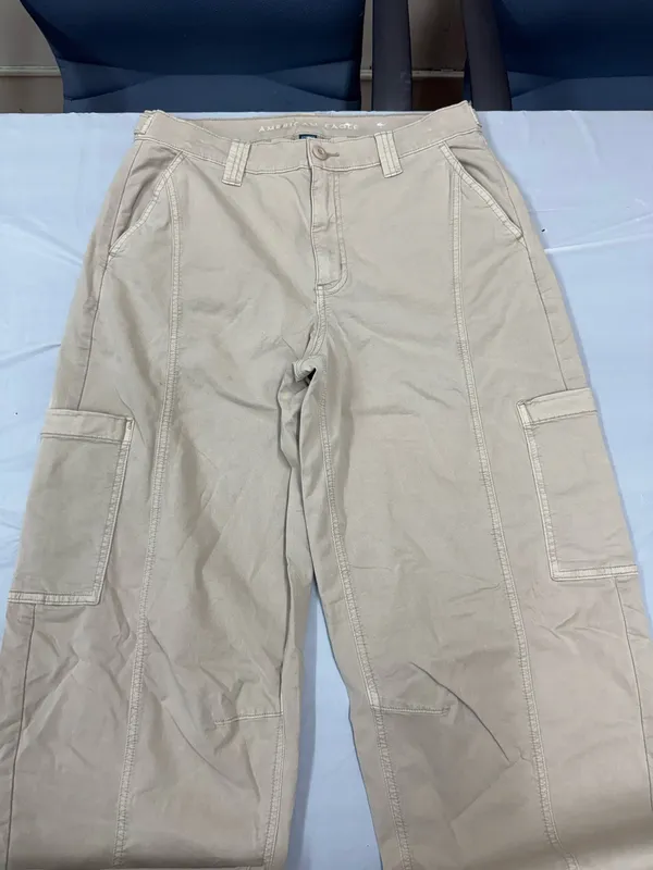 American Eagle Stretch Khaki Barrel Cargo Pants Size 6 Long - Image 2