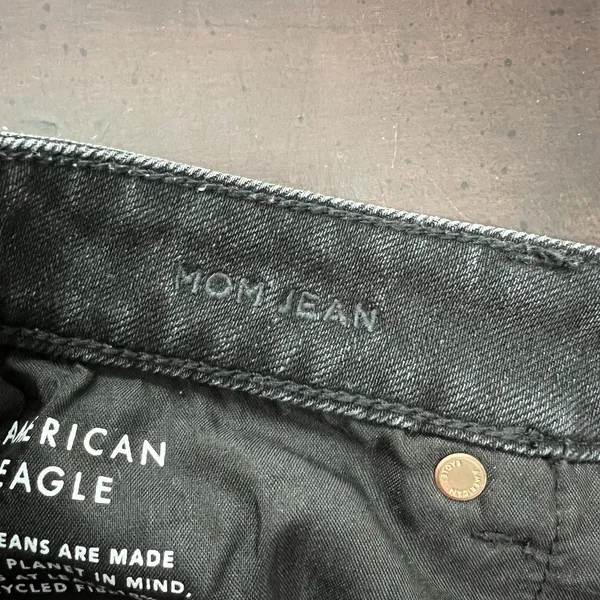 American Eagle Mom Straight Jeans Black Distressed Denim Women's Size 4‎ Short - Image 9
