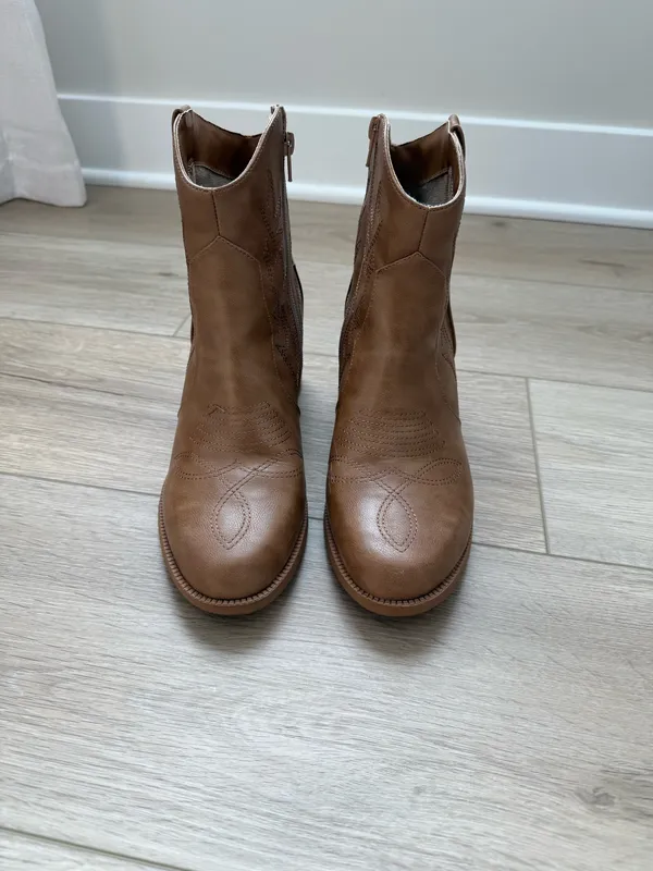 PIZZ ANNU Women’s Western Ankle Boot - Image 4