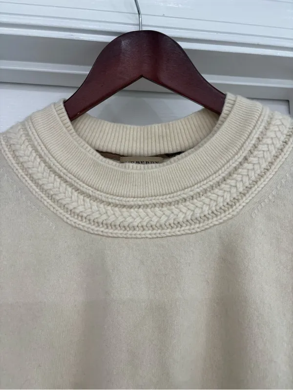 Burberry 100% cashmere sweater fits more like a Medium/large - Image 2