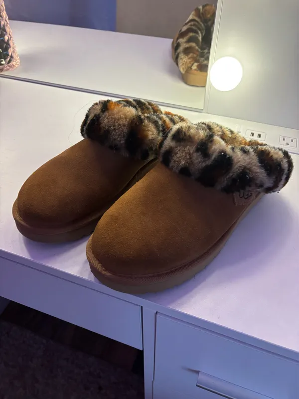 UGG Slippers Women’s 8 - Image 3