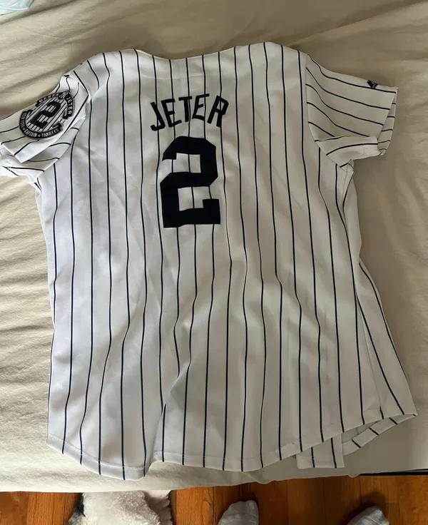 Yankees Derek Jeter Jersey - Image 4
