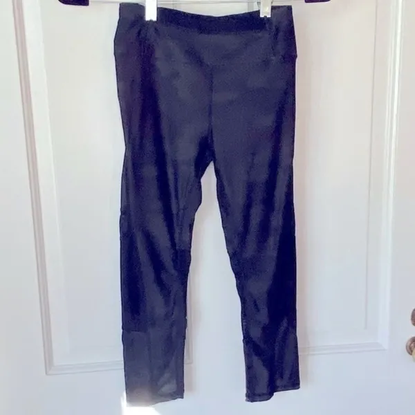 Adore Me Black and Green‎ Capri Leggings Size XS - Image 3