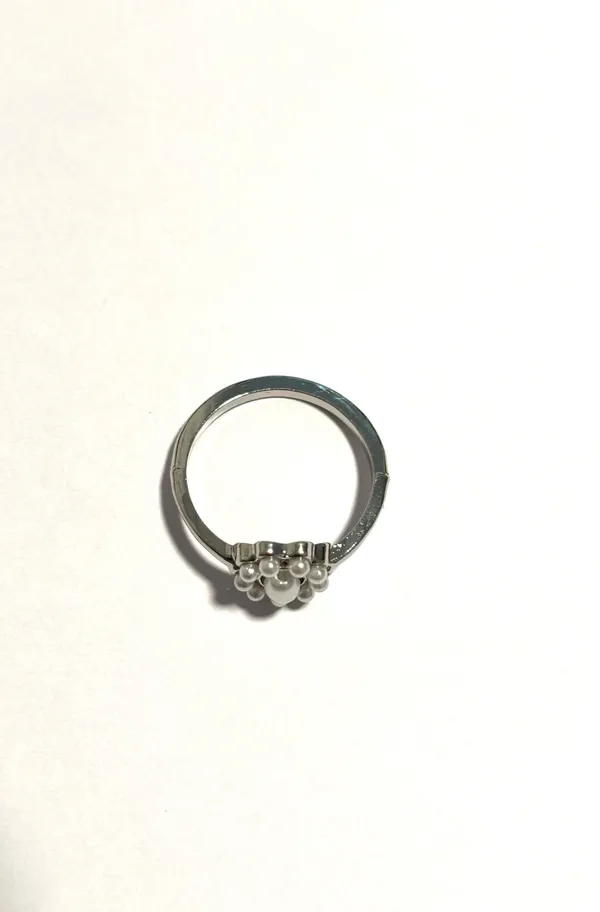 Faux Pearl Ring size 8 Silver - Image 3
